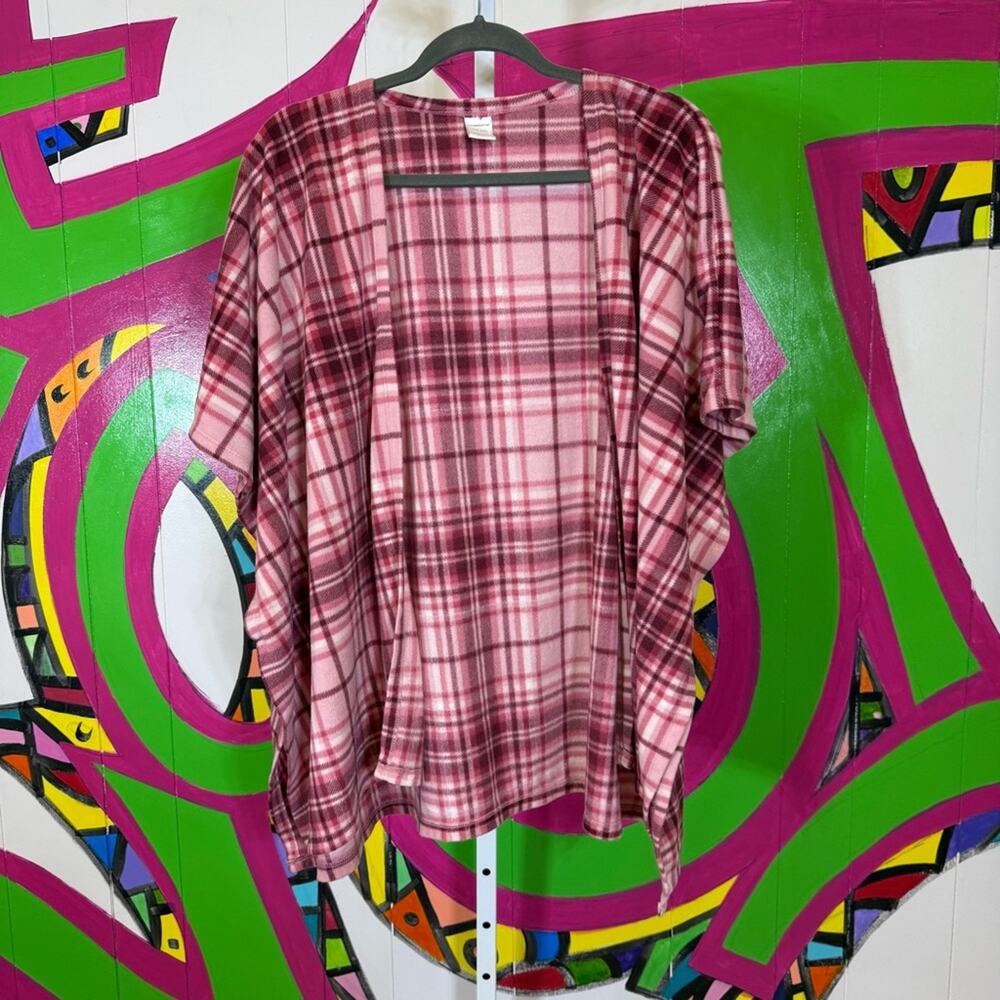 Liz Claiborne, Plaid Fleece Shrug/Poncho. One Size. Excellent condition!